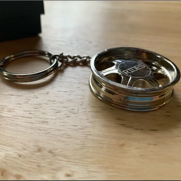 2002 RIDES KING Magazine Rim Keychain - Picture 3 of 5